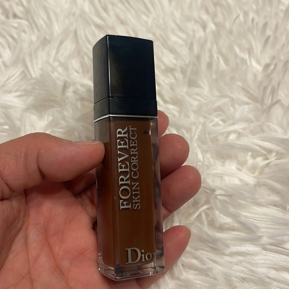 Dior Brown Concealer with Wand Applicator and Liquid Texture